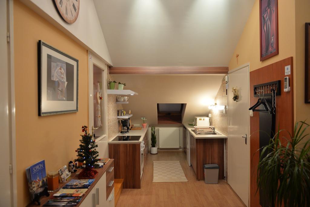 Sopron Eszter Apartman Phòng bức ảnh